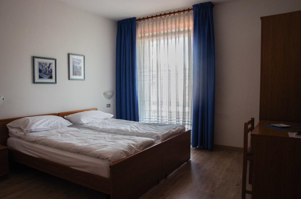 Hotel Villa Al Vento Торболе Экстерьер фото
