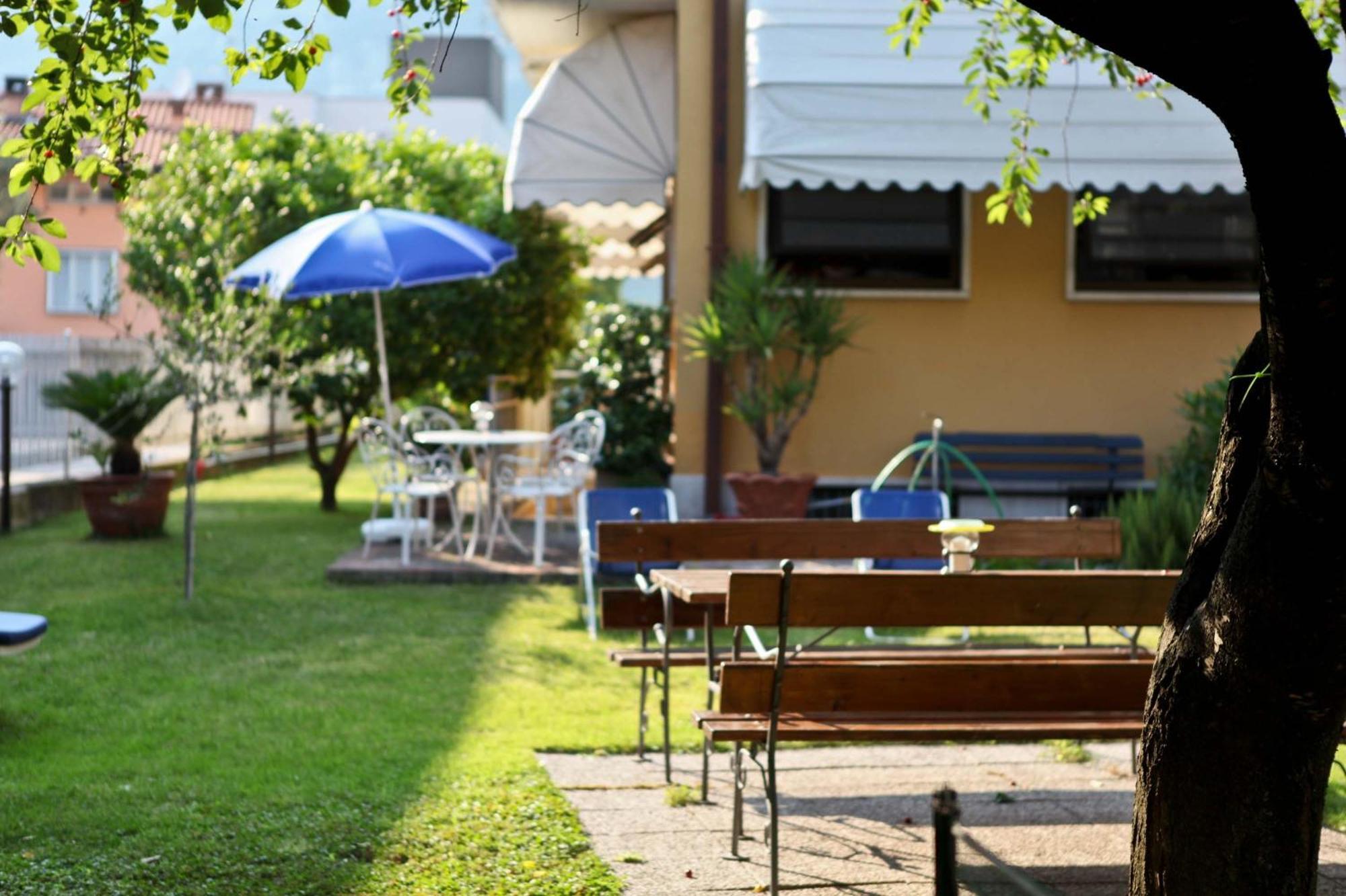 Hotel Villa Al Vento Торболе Экстерьер фото
